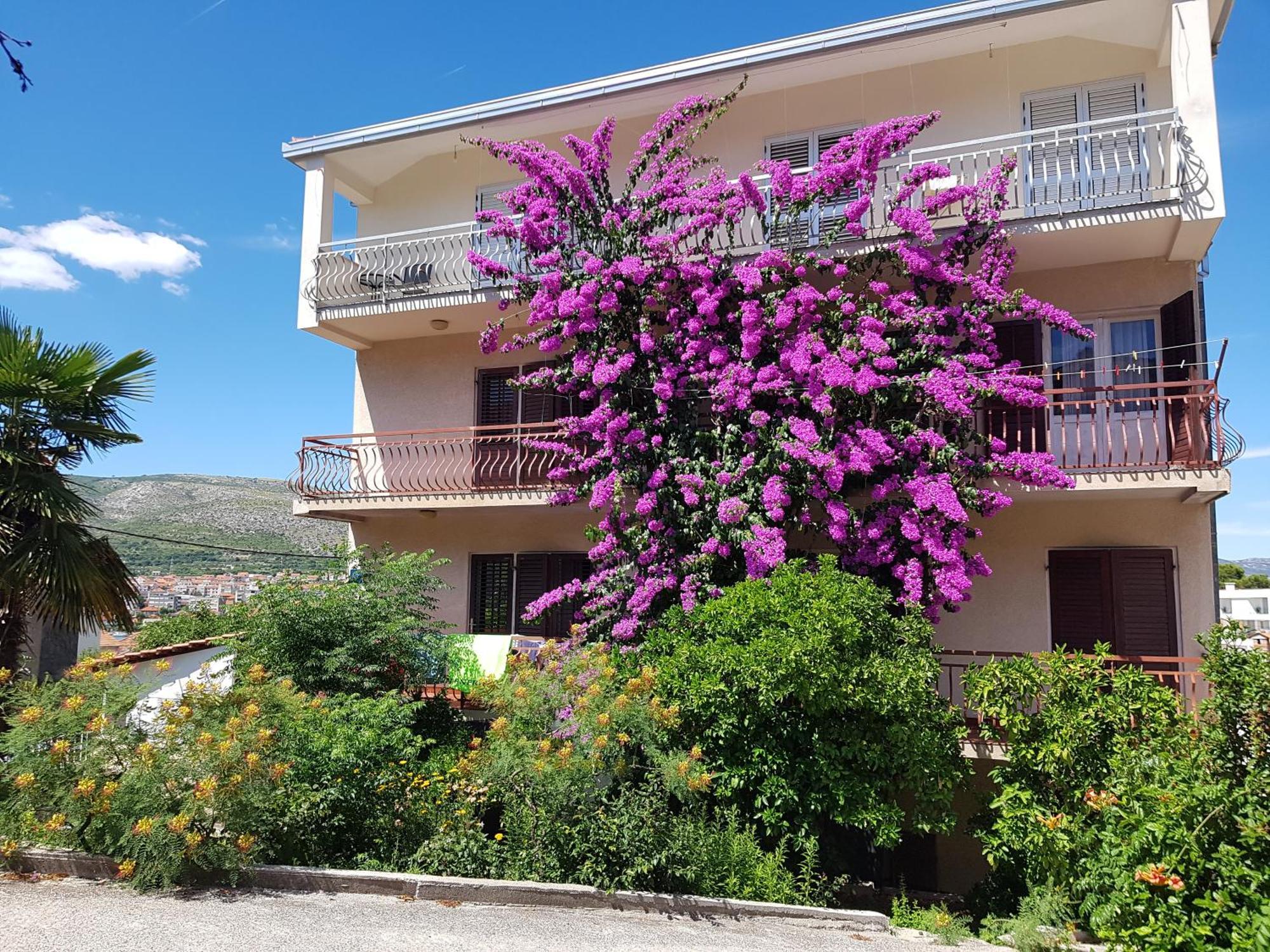 Mravak Apartments Трогир Экстерьер фото
